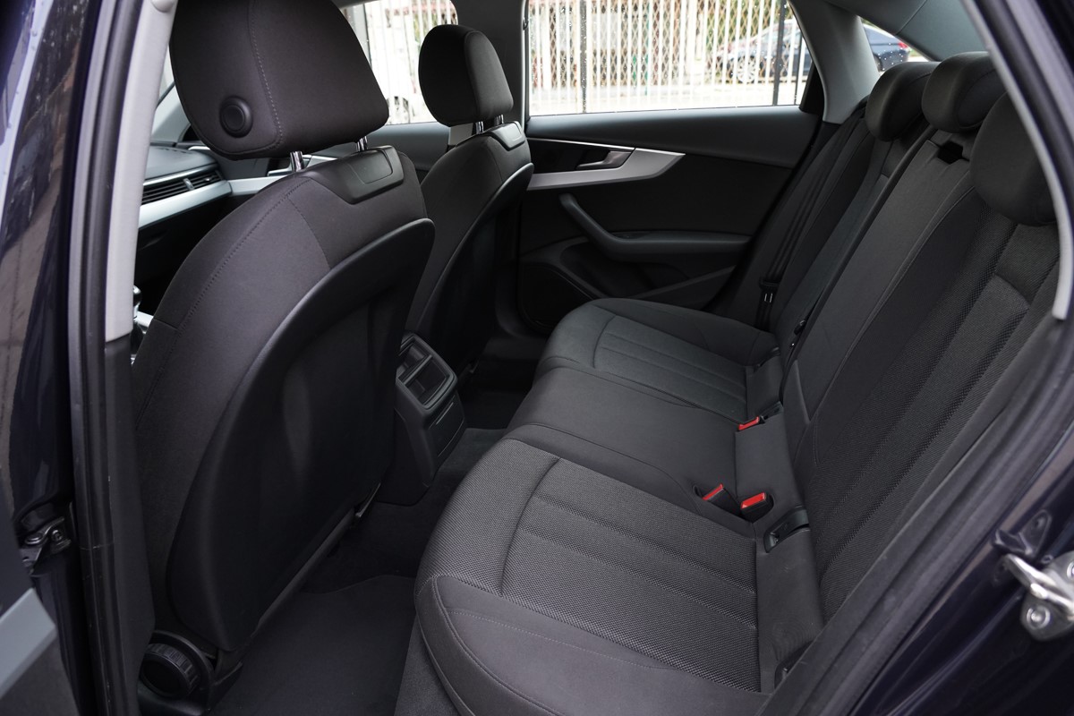 Audi A4
 2.0 TDI