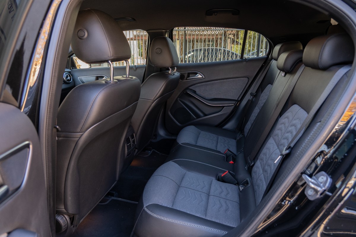 Mercedes-Benz GLA 200d Business