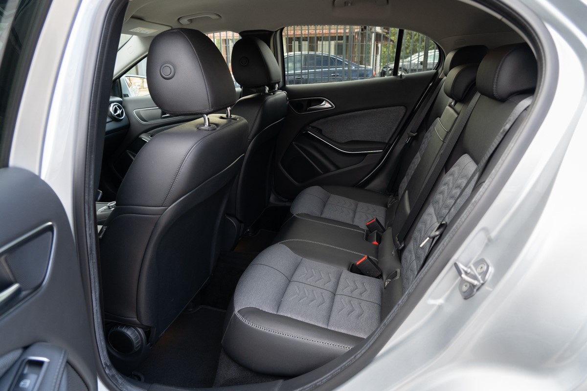 Mercedes-Benz GLA 200 D STOCK