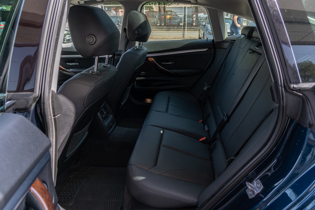 BMW
 3-Series 318 D Gran Turismo