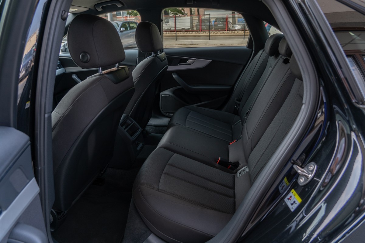 Audi A4
 30 TDI S-Tronic Business