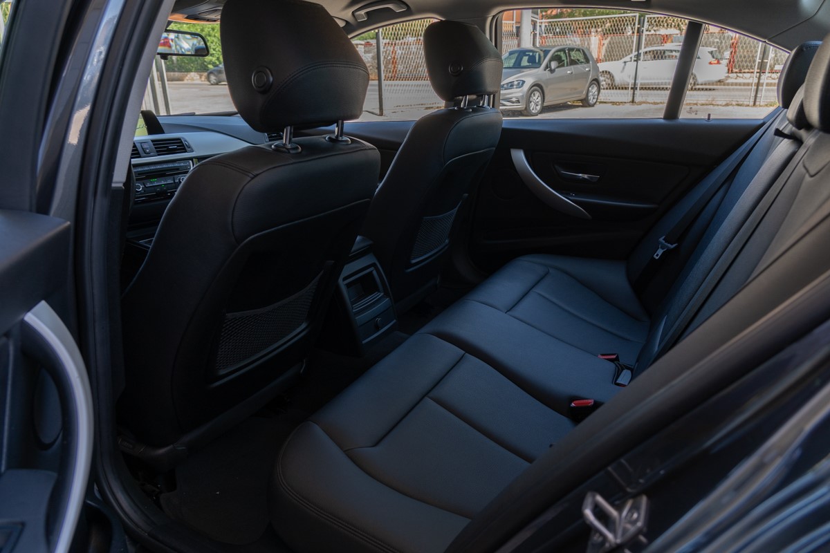 BMW
 3-Series 316D BUSINESS 