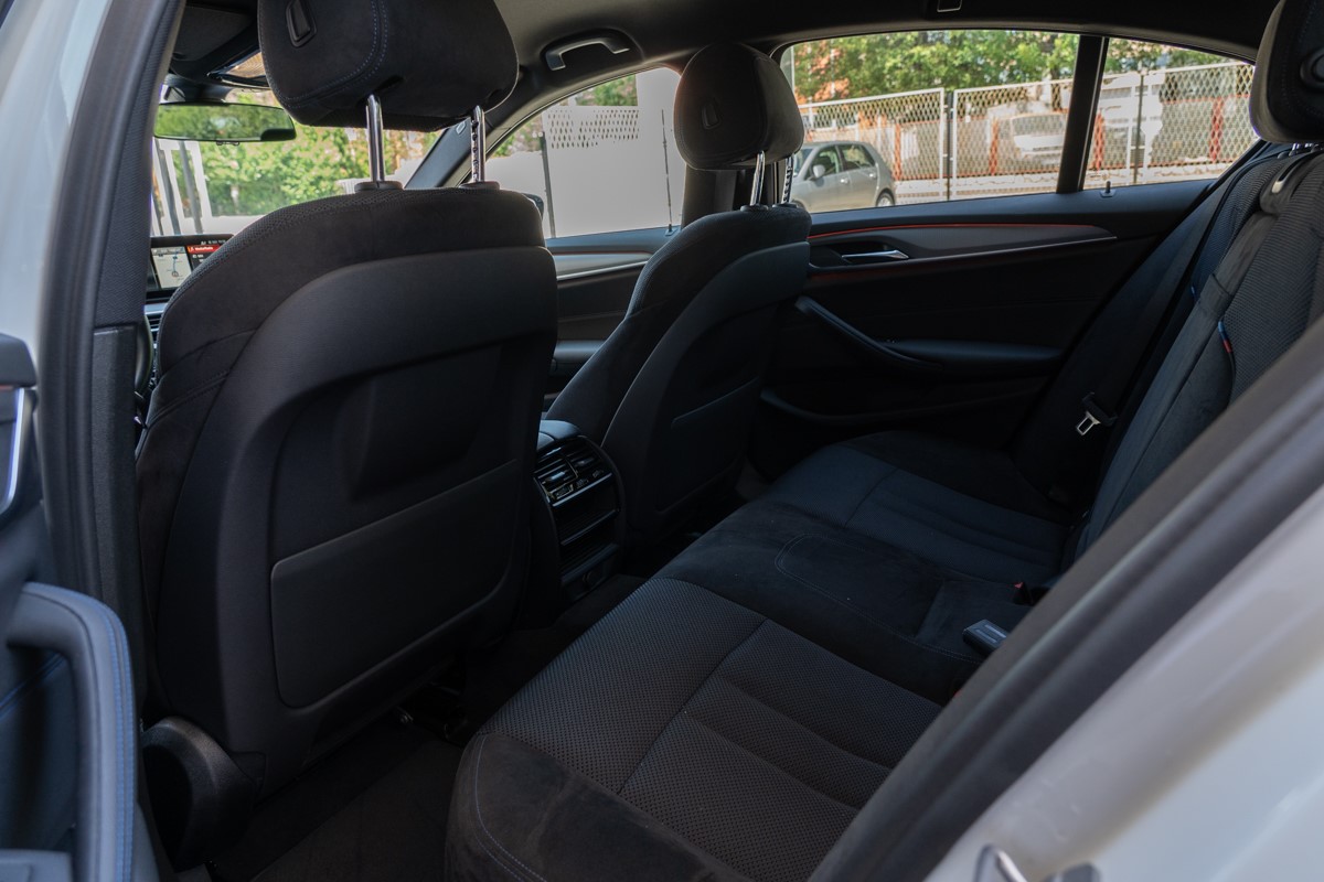 BMW
 5-Series 530 dA xDRIVE