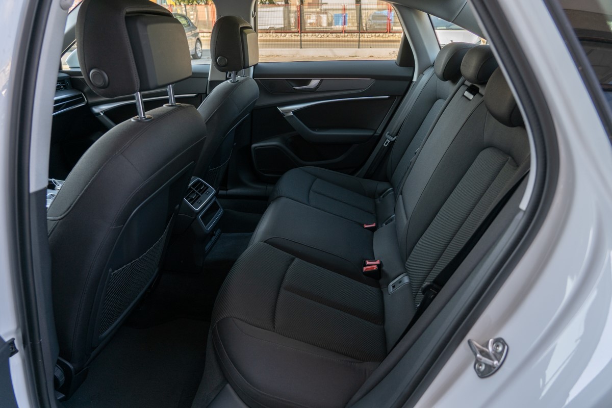Audi A6
 40 TDi S-tronic