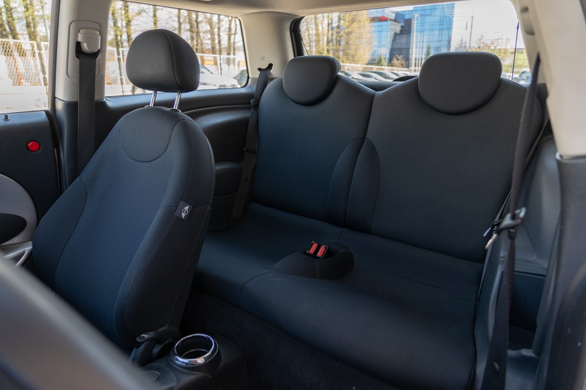 MINI
 Cooper 
 1,6 Benzin