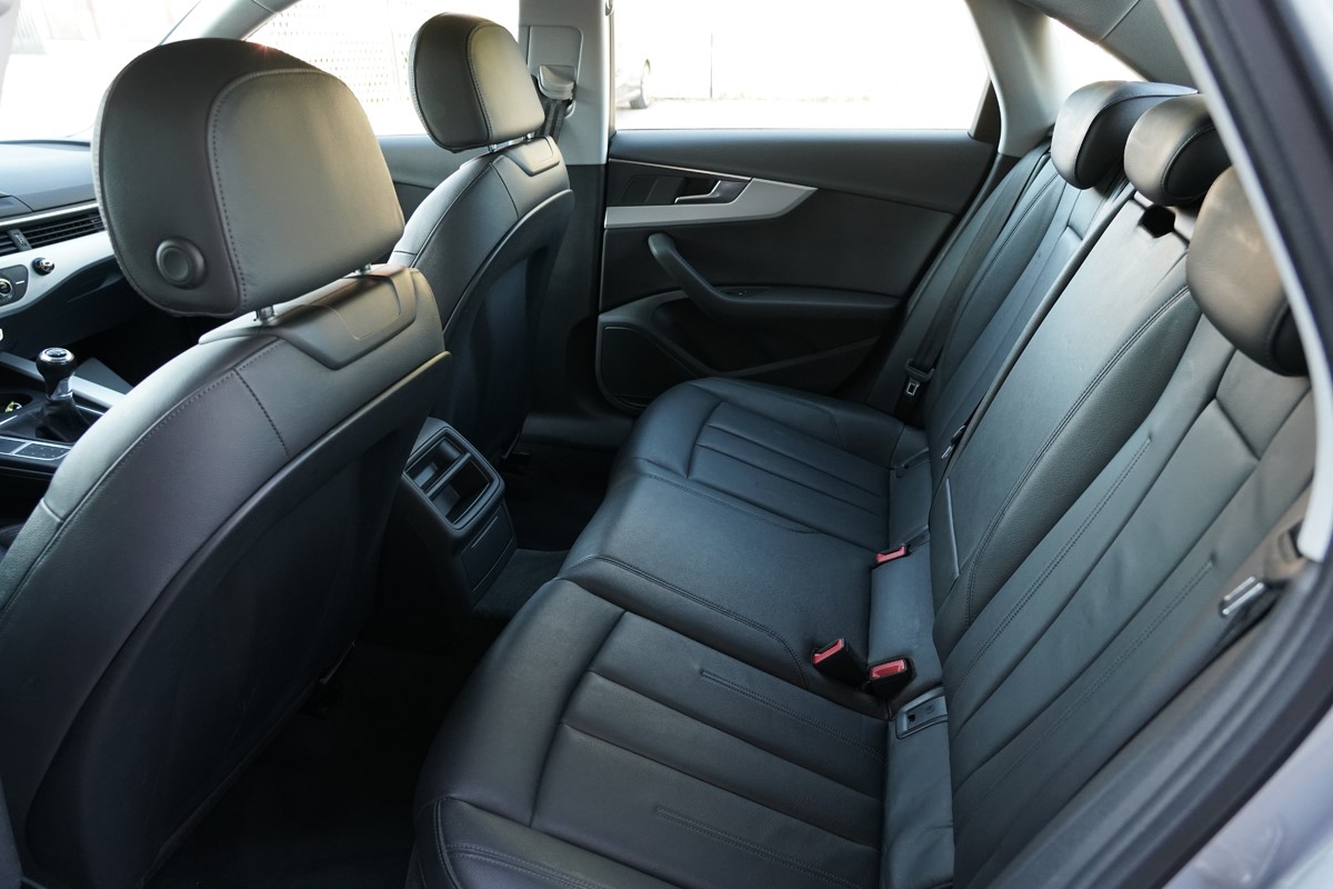 Audi A4
 2.0 TDI ULTRA 150 BUSINESS LINE