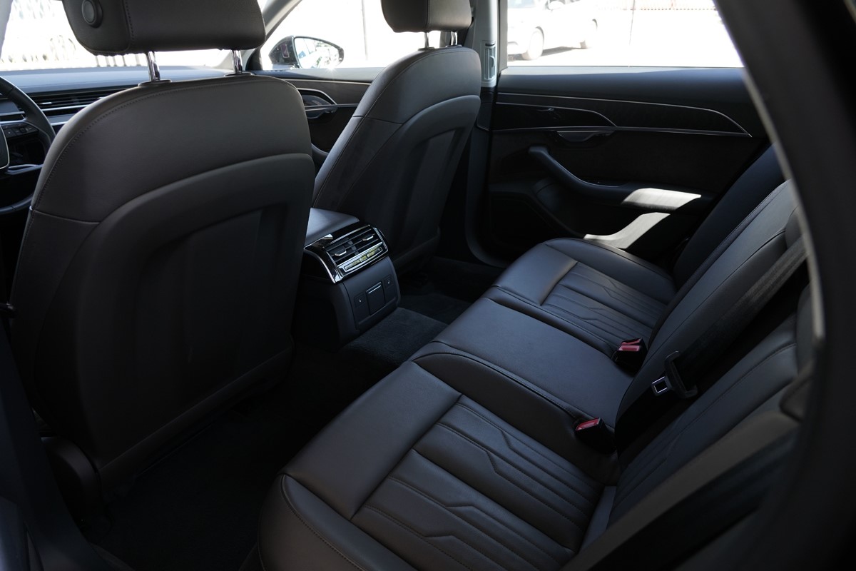 Audi A8
 50 TDI Quattro Tiptronic