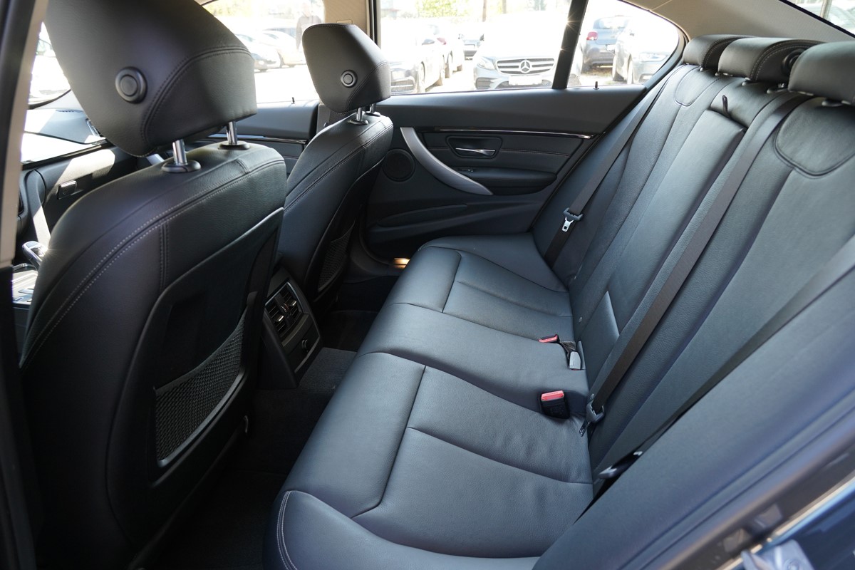BMW
 3-Series 320 d Automatik 