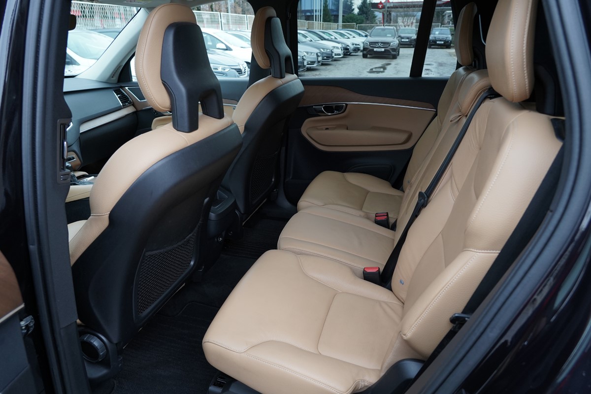 Volvo
 XC90 
 D5