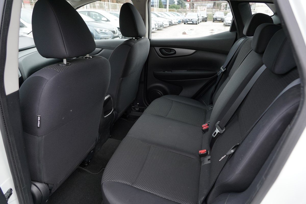 Nissan
 Qashqai 1.5 DCI