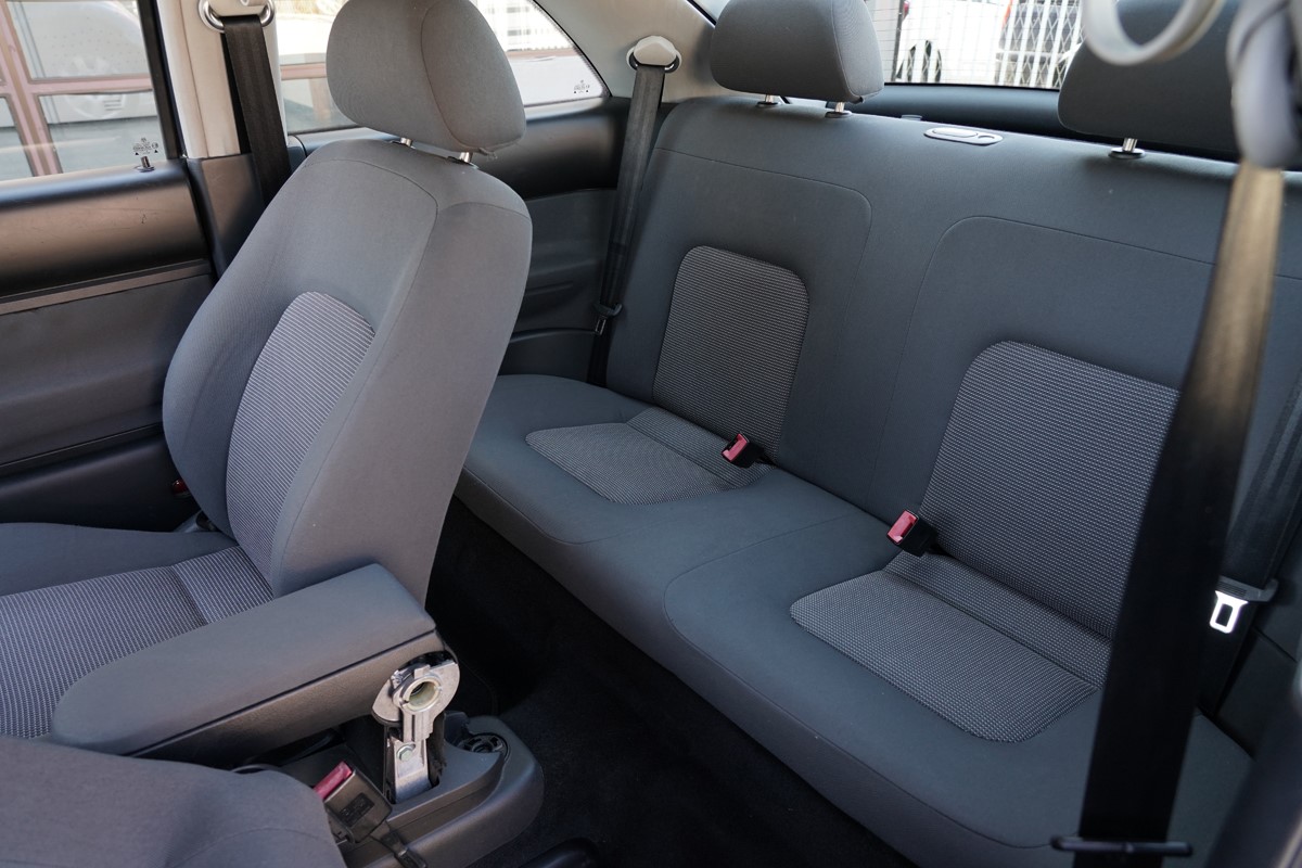 Volkswagen New Beetle
 1,6 BENZIN