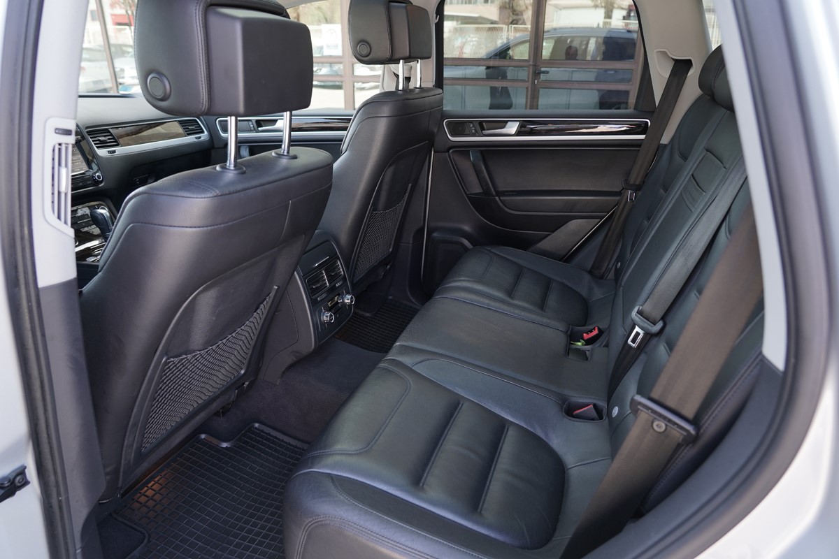 Volkswagen Touareg
 3.0 TDI 4 MOTION