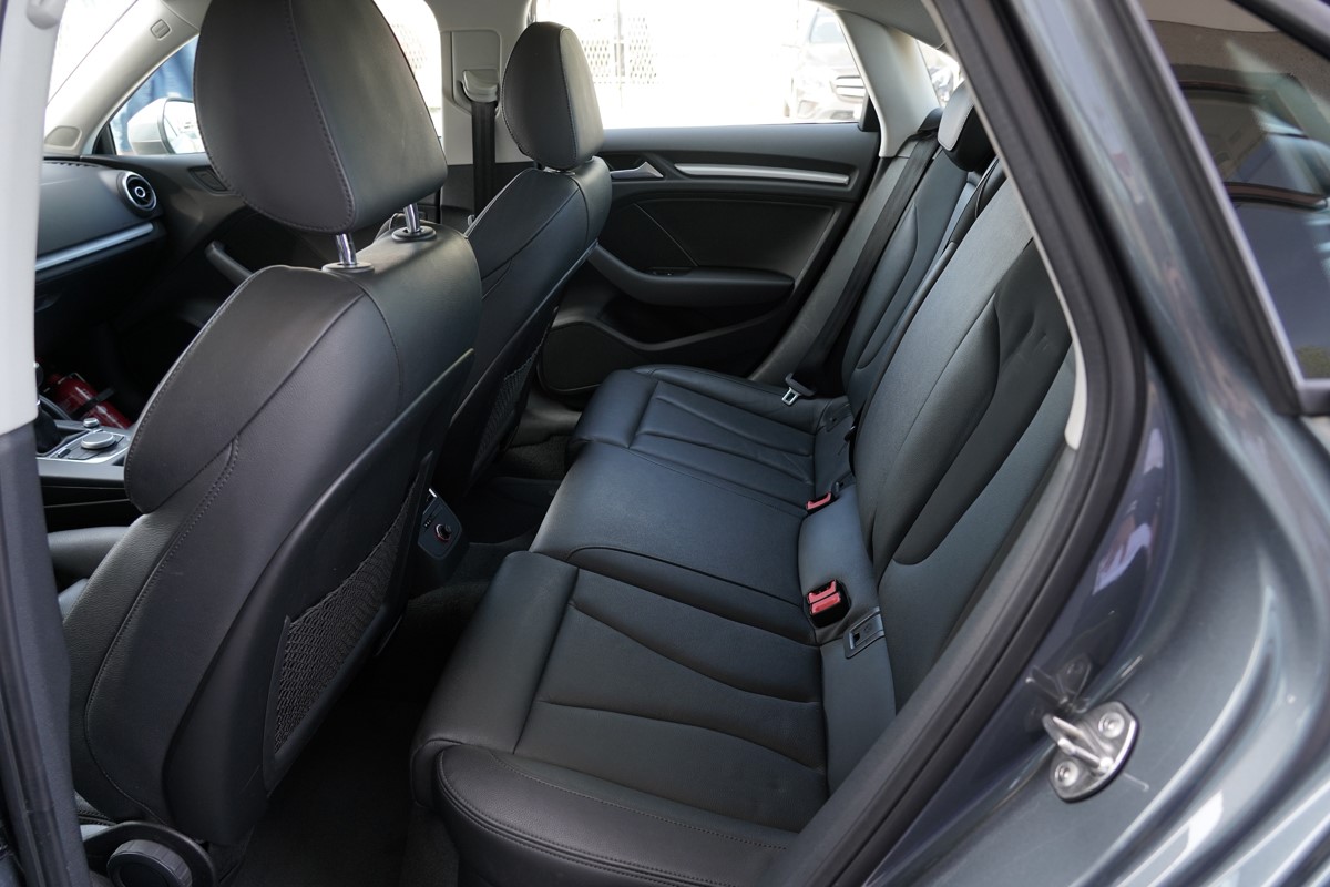 Audi A3
 1.6 TDI S-line Berline