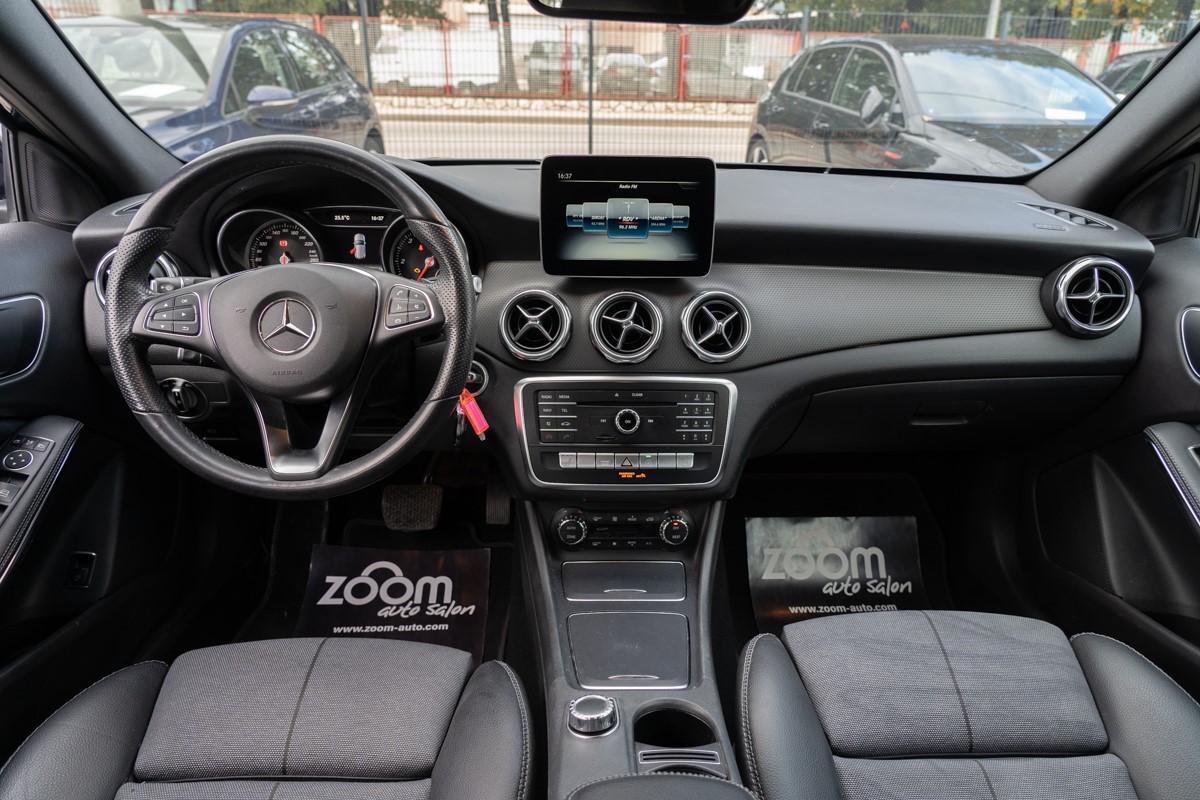Mercedes-Benz GLA 220