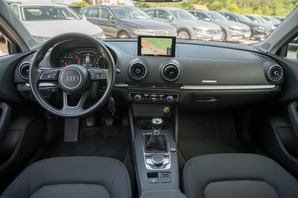 Audi A3
 30 TDI Sportback