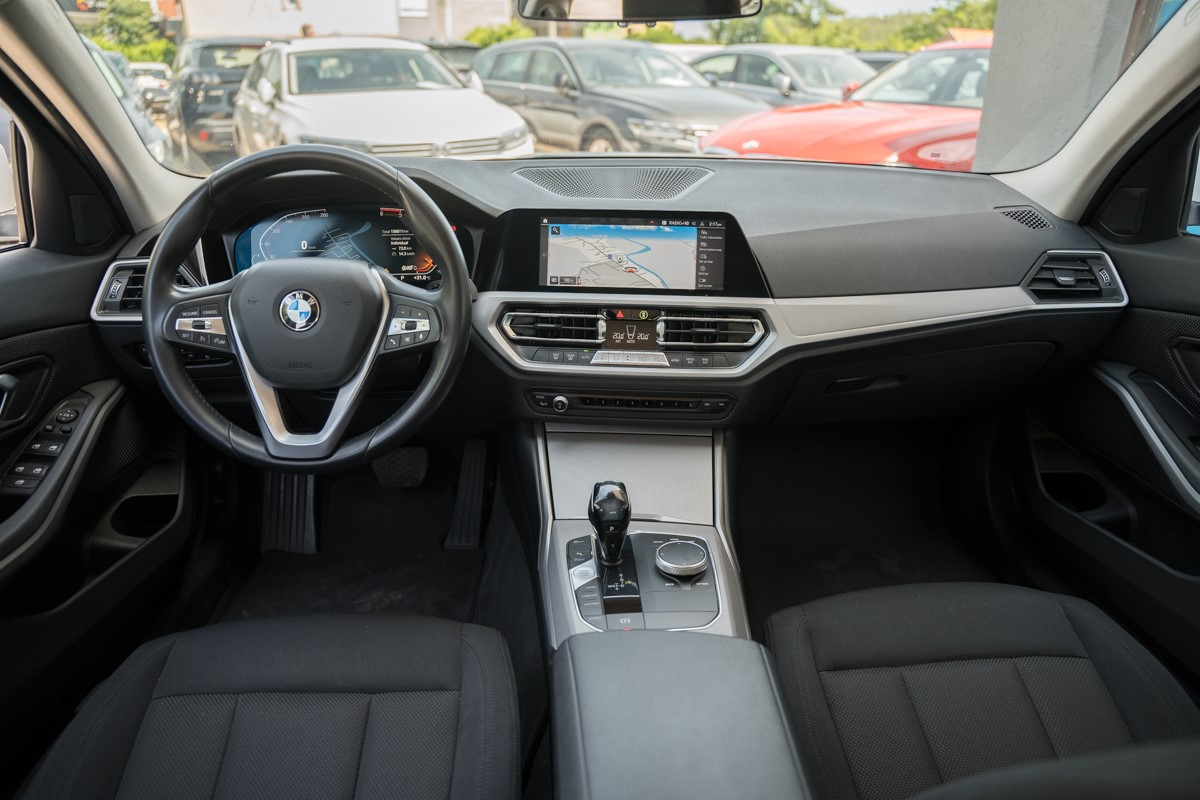 BMW
 3-Series 318D