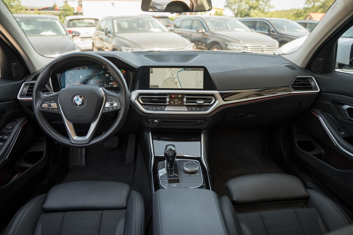 BMW
 3-Series 318 D Sport Line