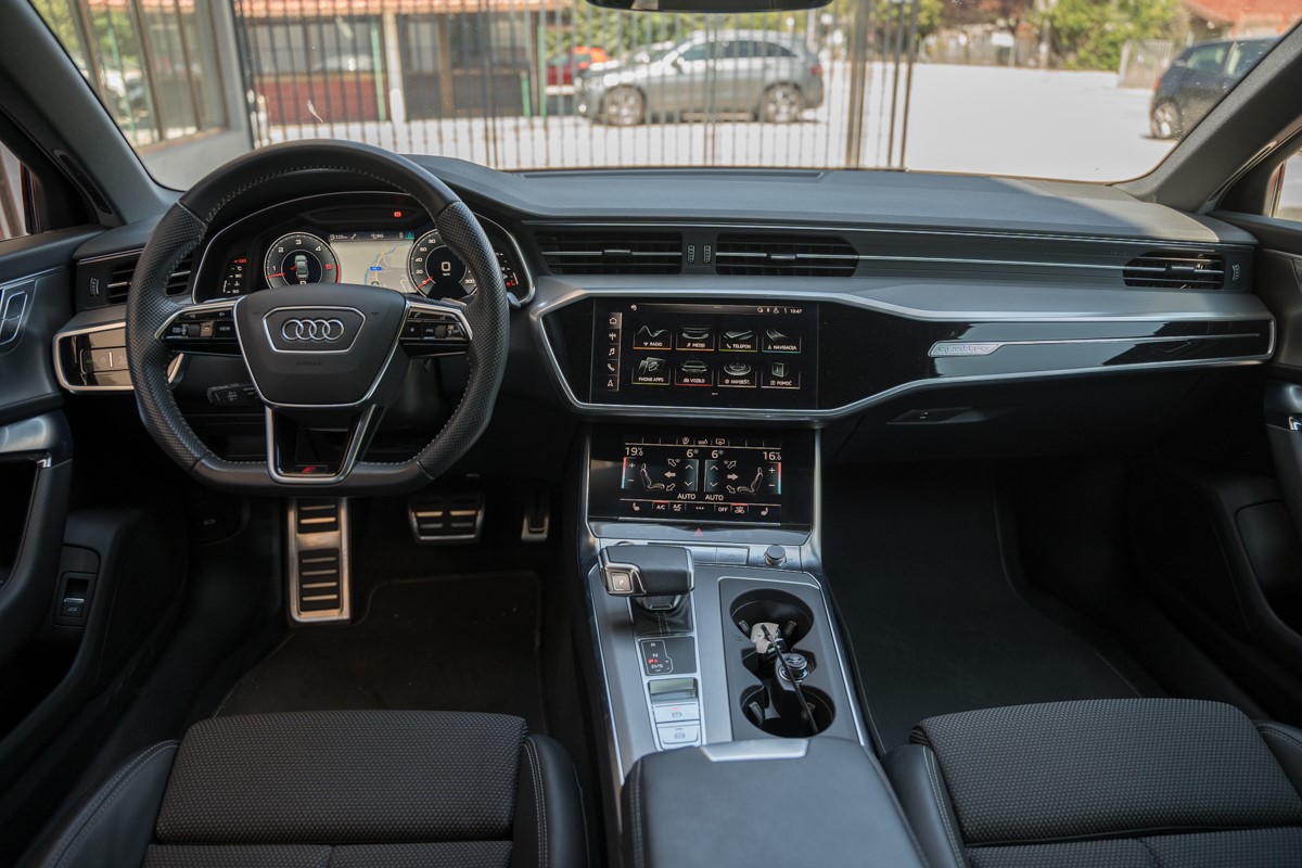 Audi A6
 3.0 TDI S line QUATTRO