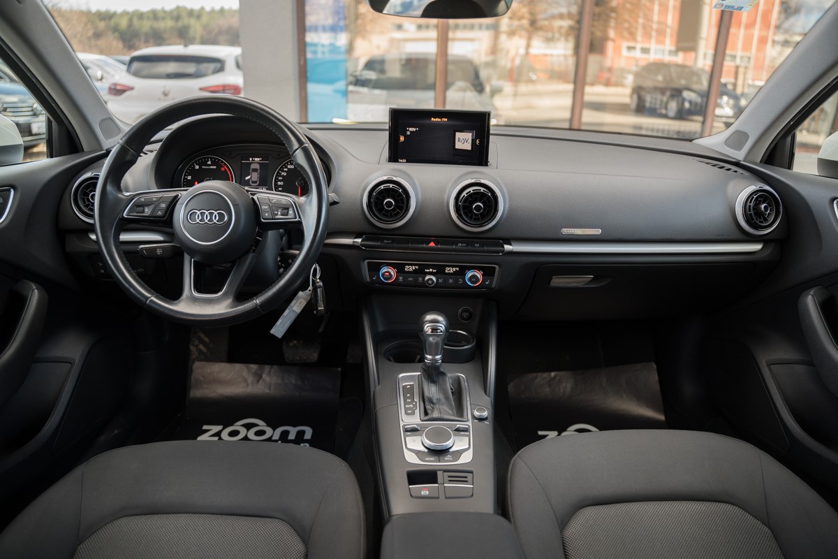 Audi A3
 1.6 TDI S-tronic