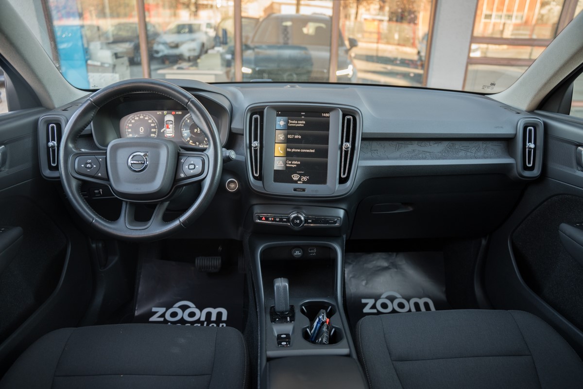 Volvo
 XC40 2.0 D D3