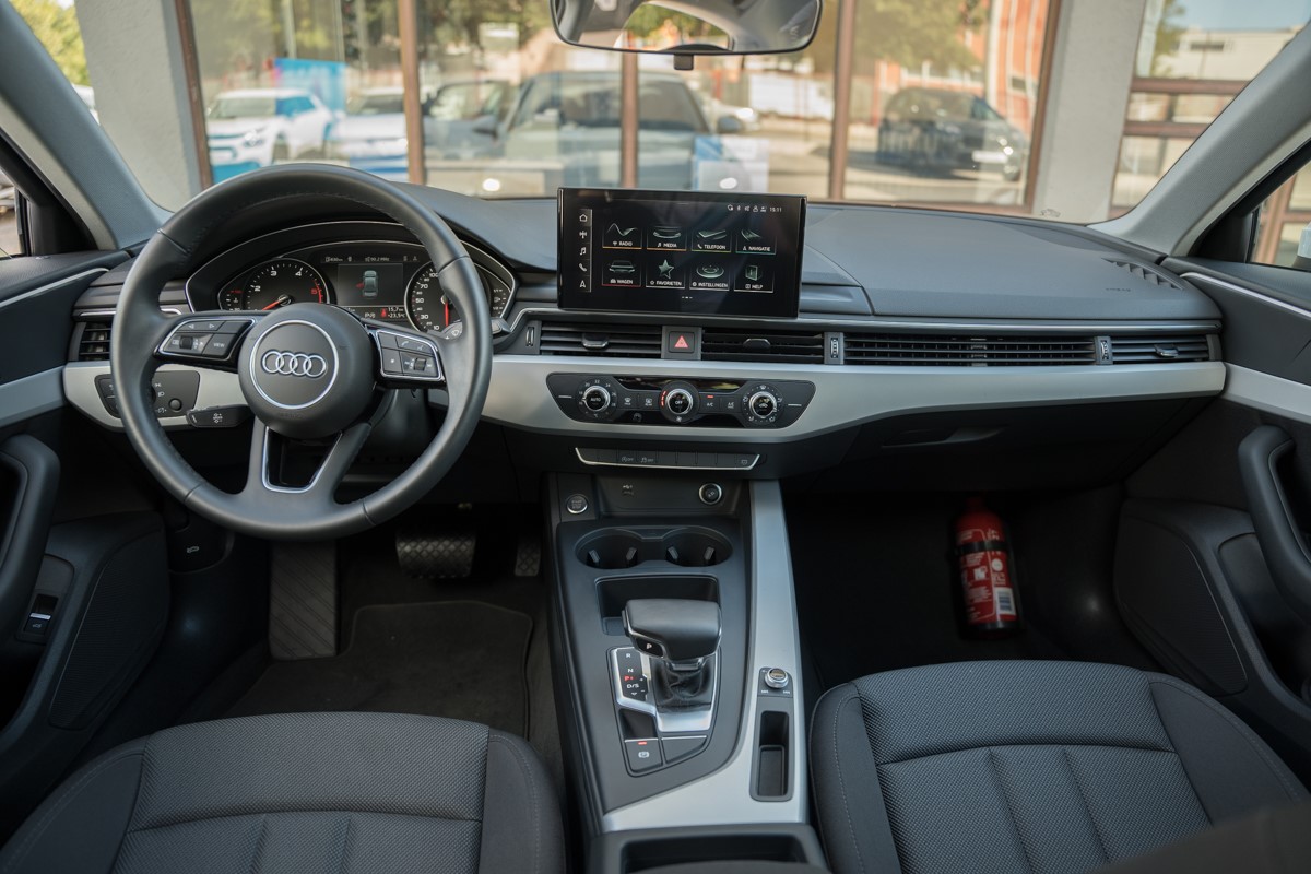 Audi A4
 30 TDI 
