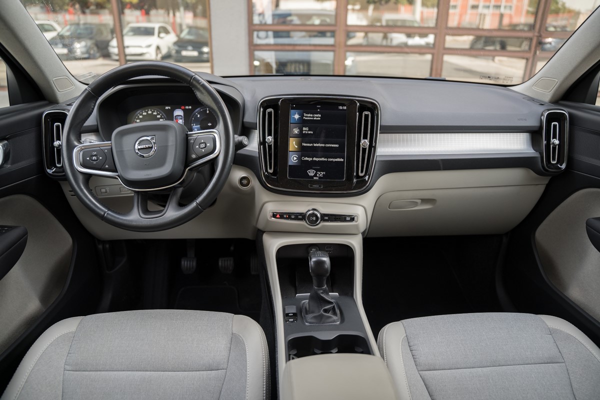 Volvo
 XC40 2.0 D