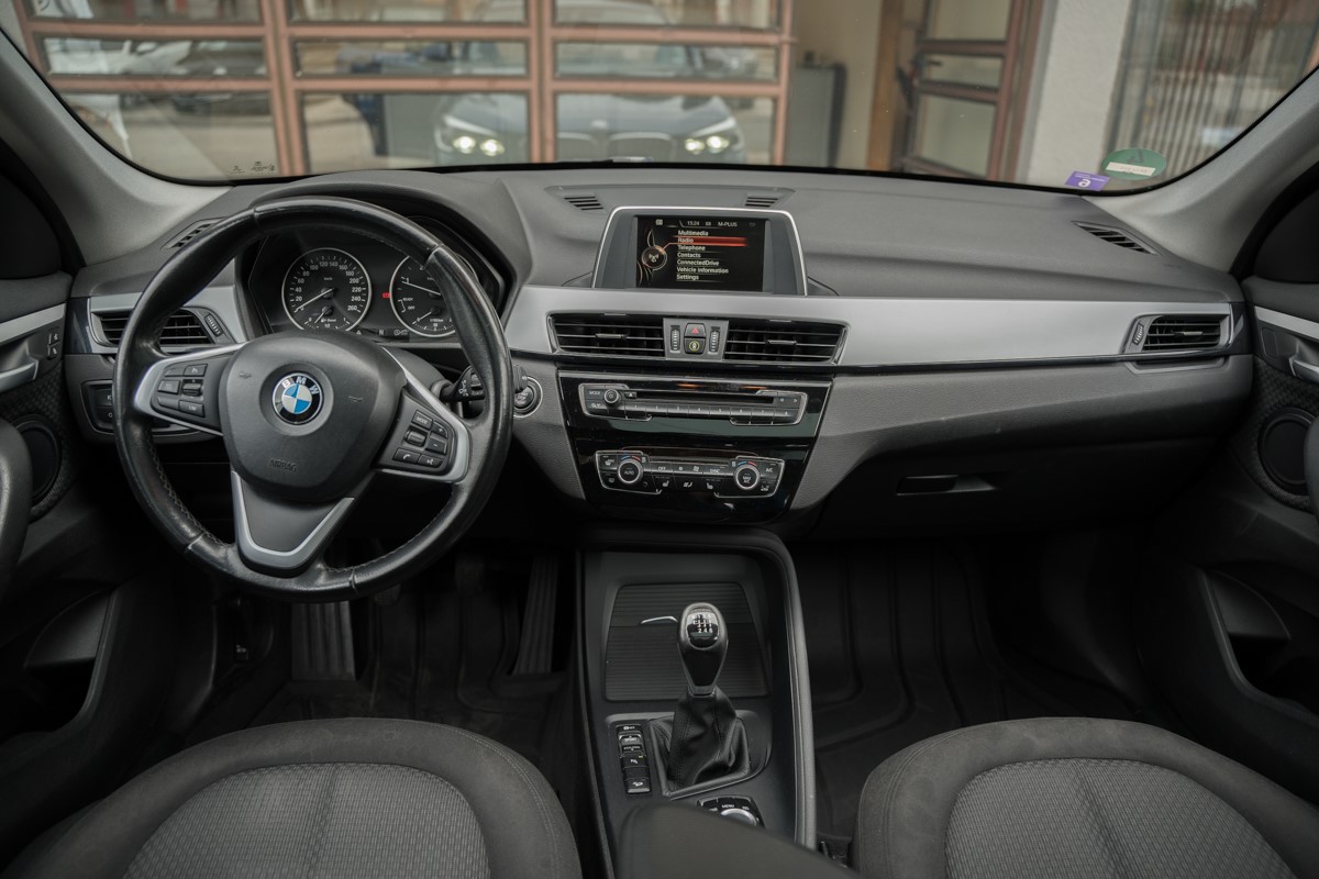 BMW
 X1 18D XDrive