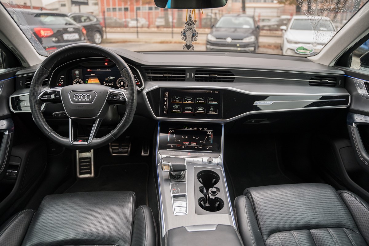 Audi A6
 55 TFSI E S line QUATTRO