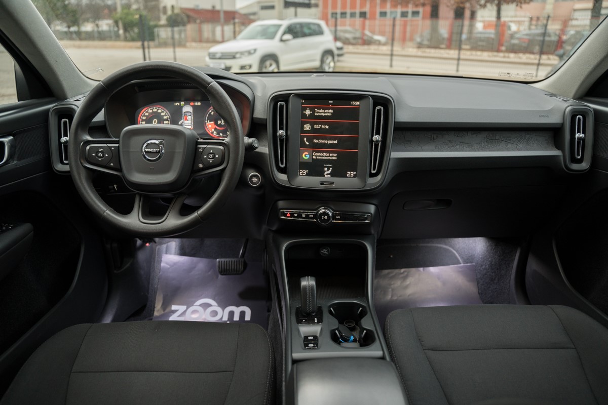 Volvo
 XC40 2.0 D D3