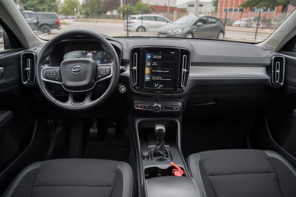 Volvo
 XC40 2.0 D D3