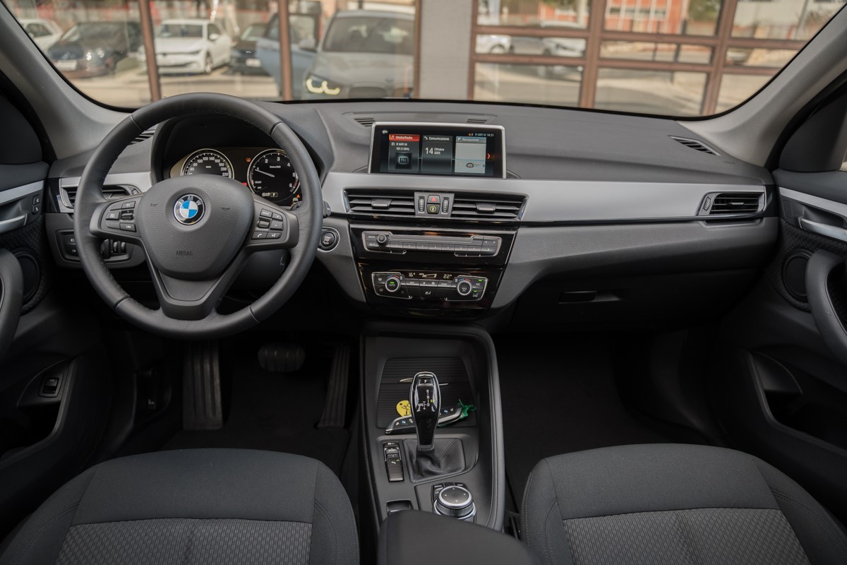 BMW
 X1 18 D sDrive