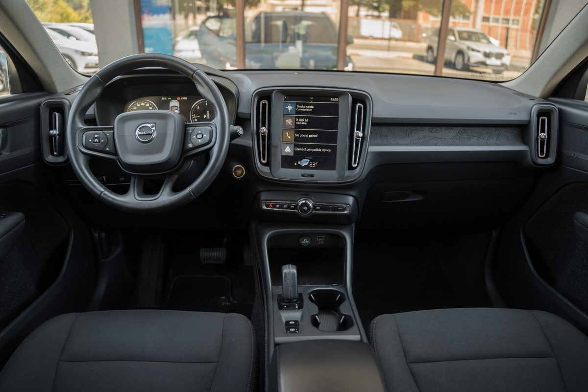 Volvo
 XC40 2.0 D