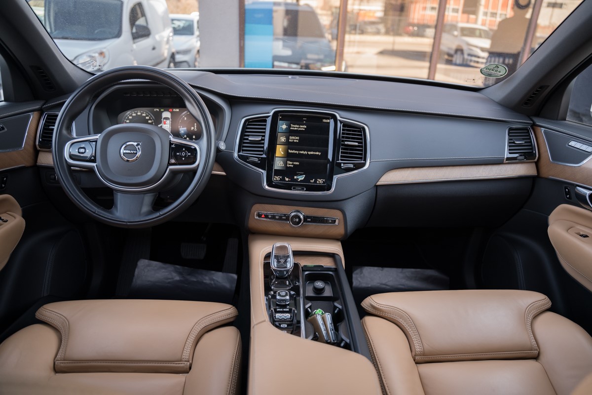 Volvo
 XC90 
 2.0 D B5 AWD Inscription 