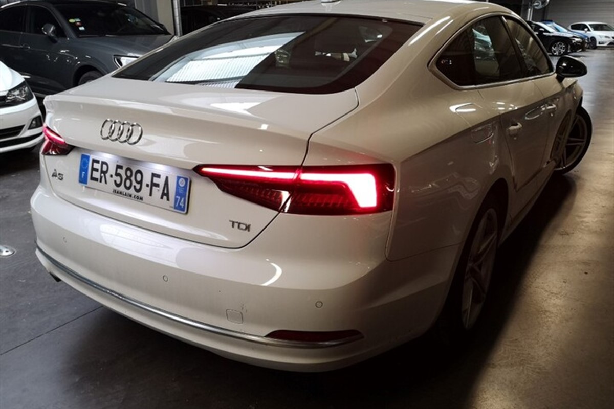 Audi A5
 2.0 TDi Sportback S line