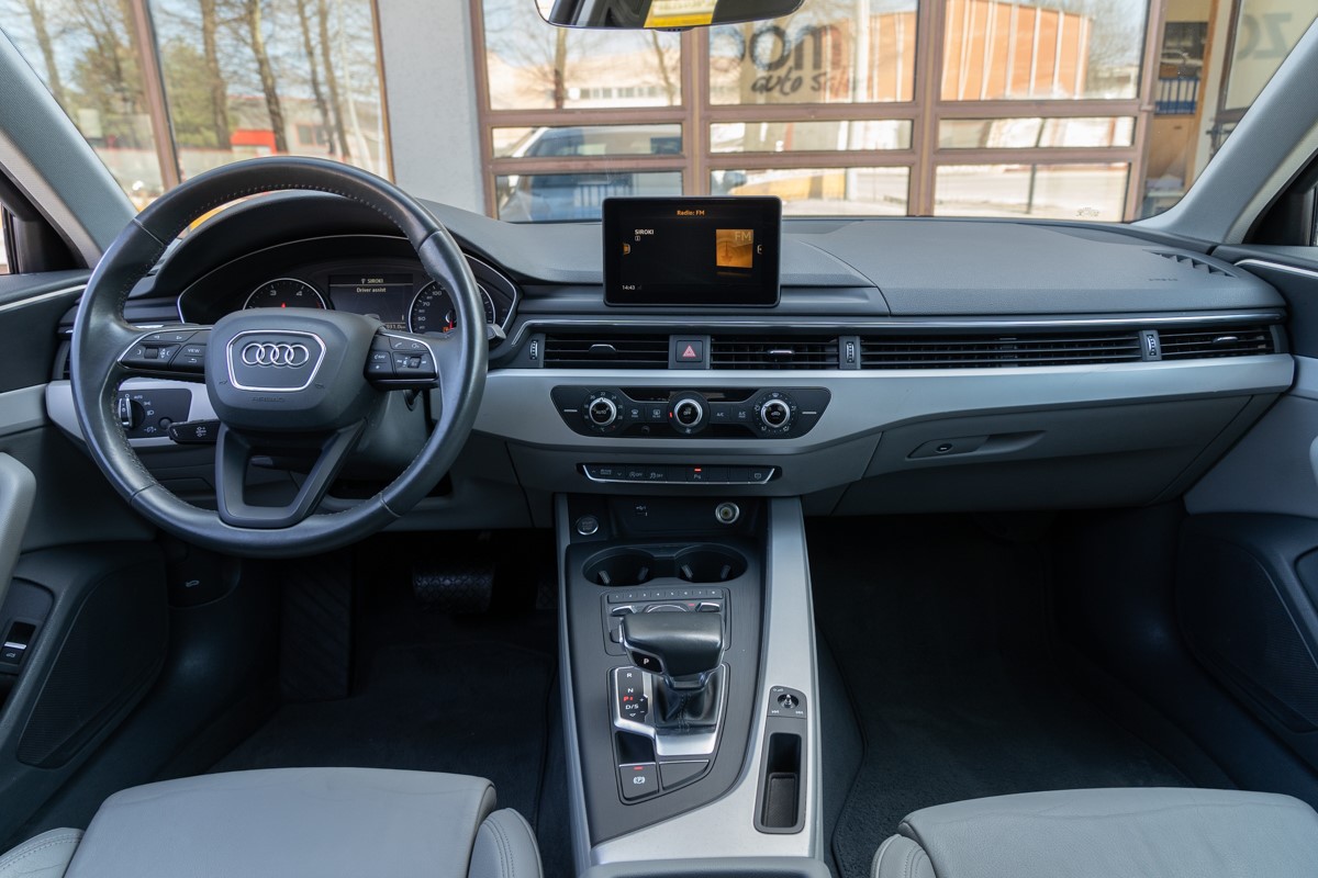 Audi A4
 35 TDi Stronic Business Line