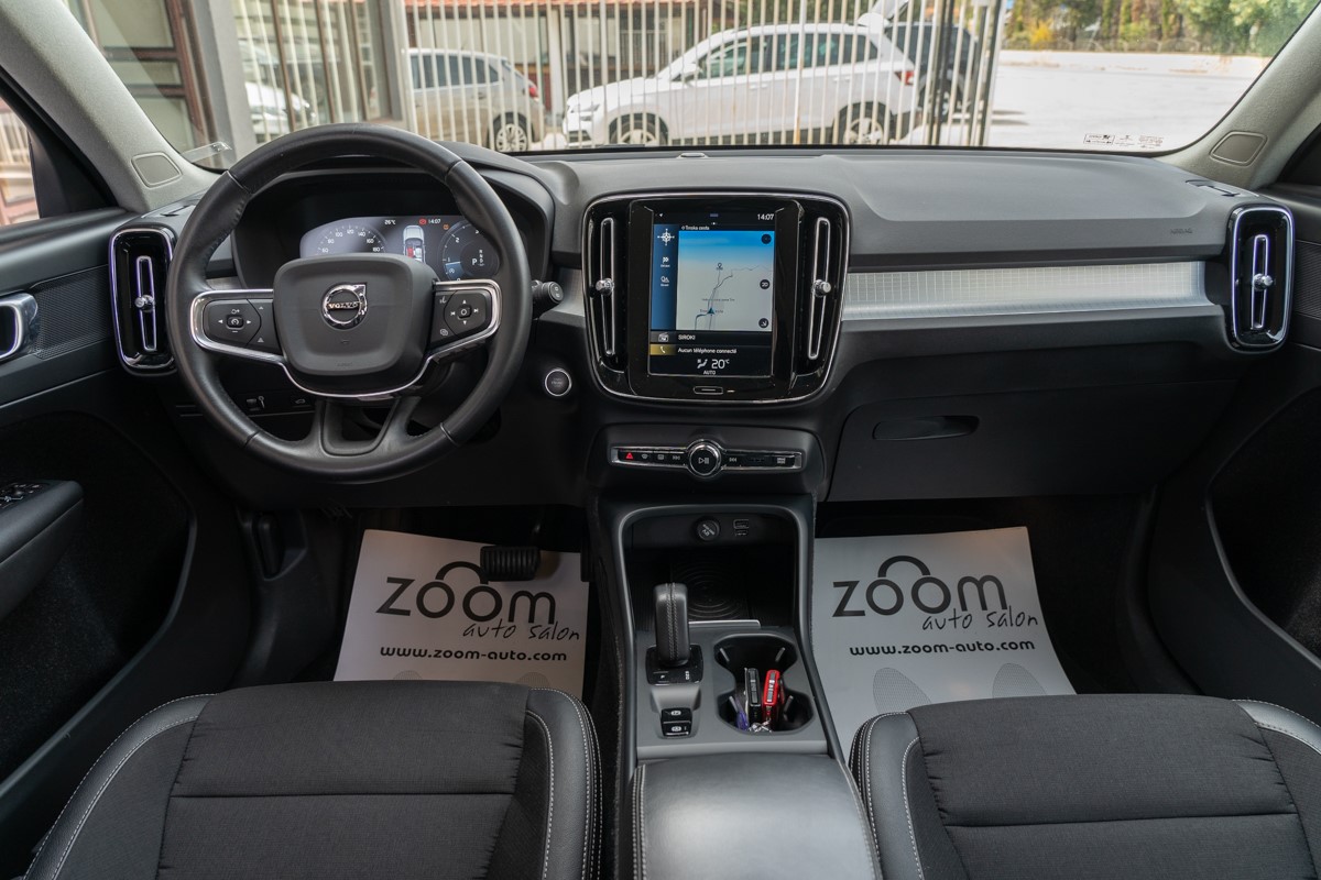 Volvo
 XC40 D4 AWD Geartronic Business