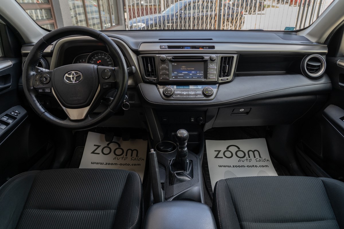 Toyota
 RAV4
 2,0 4x4