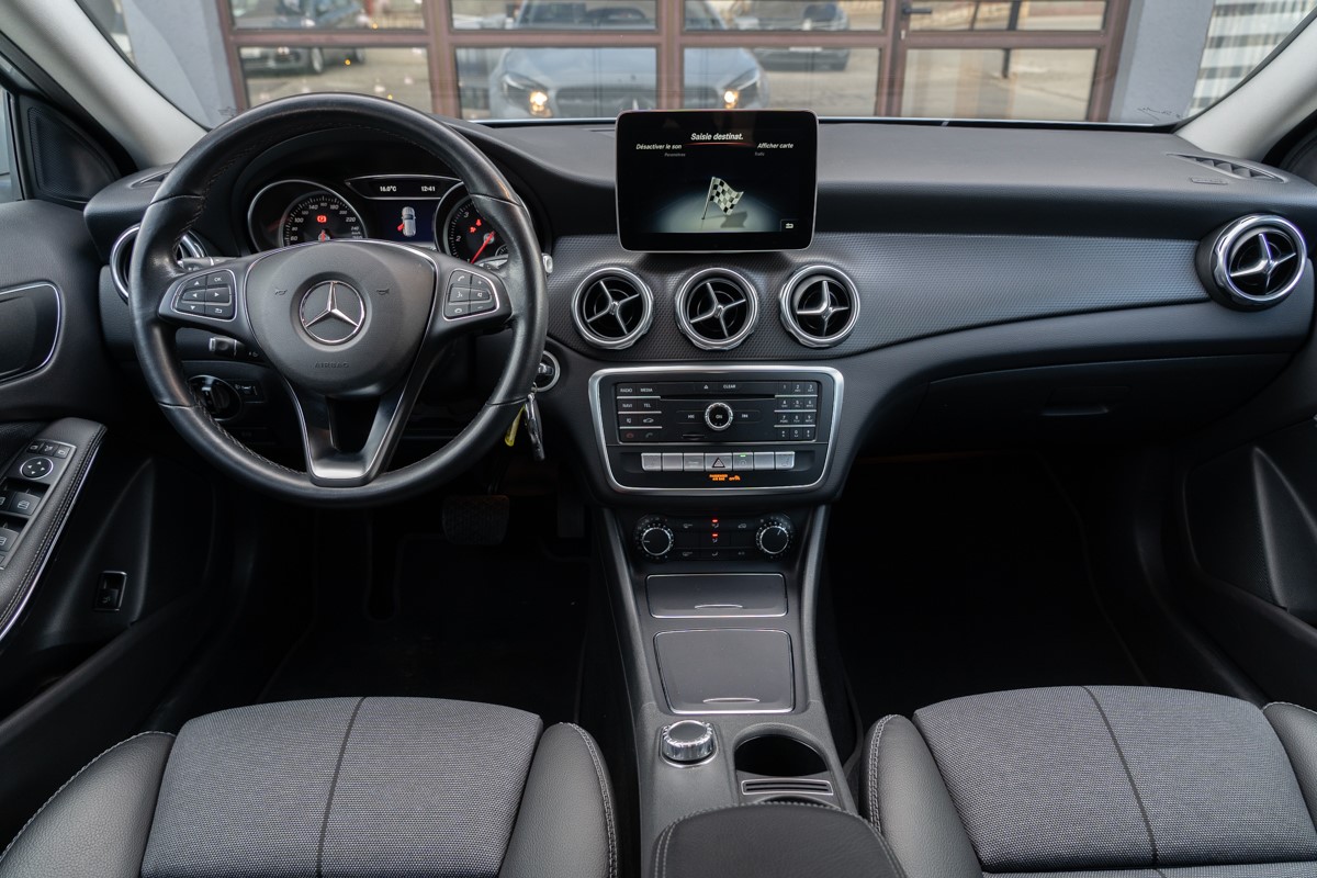 Mercedes-Benz GLA 200 D STOCK
