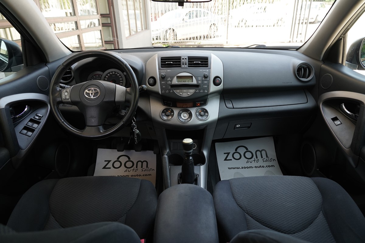 Toyota
 RAV4
 2,2 D