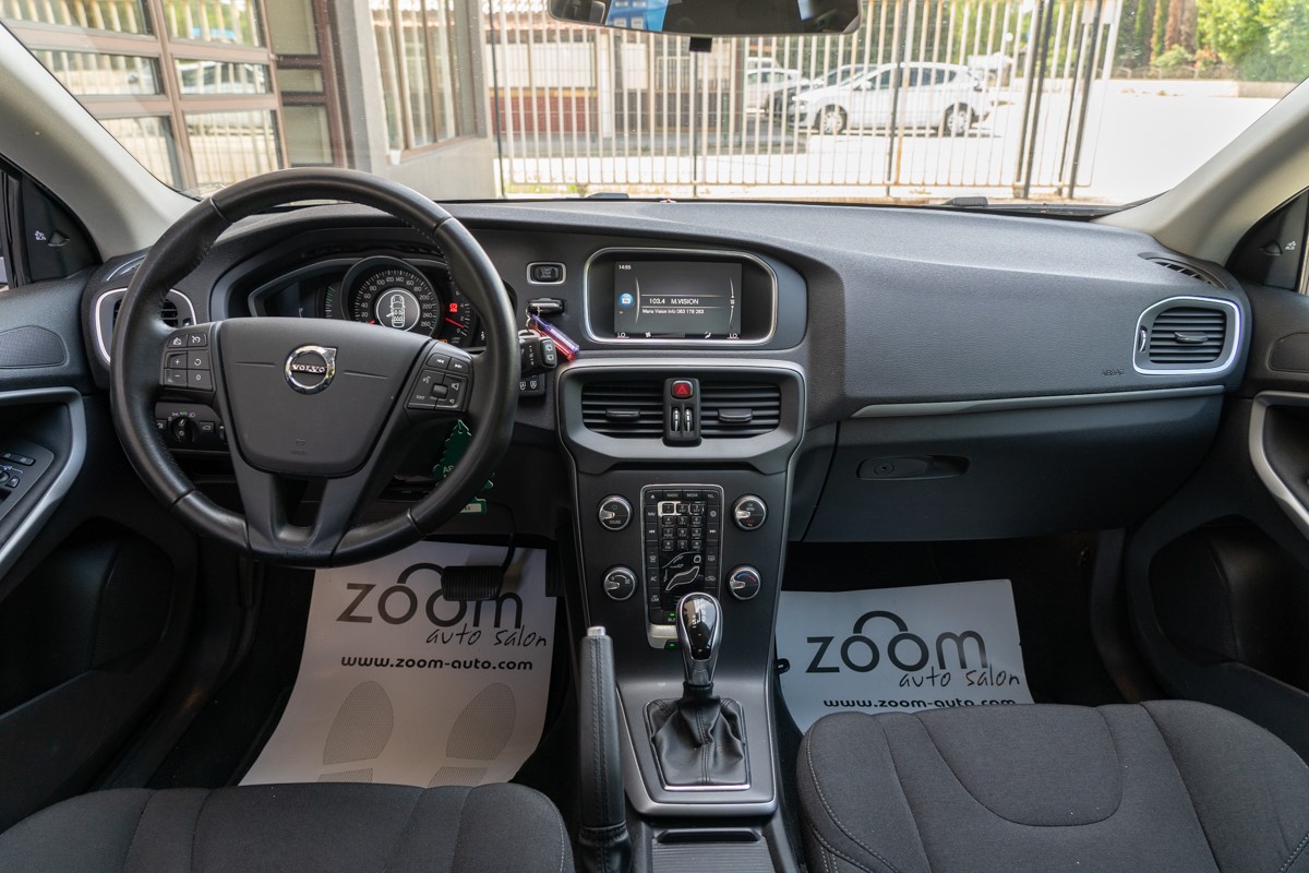 Volvo
 V40 D2