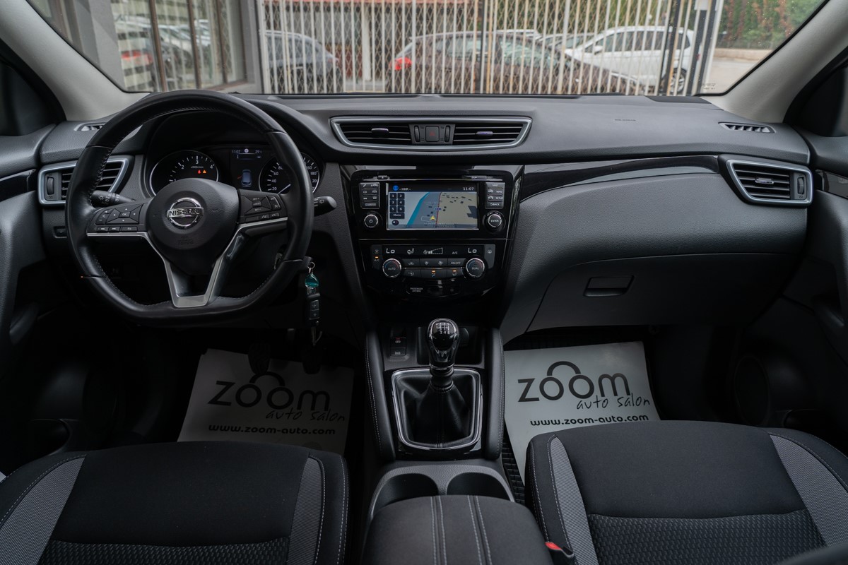 Nissan
 Qashqai 1,5 DCI