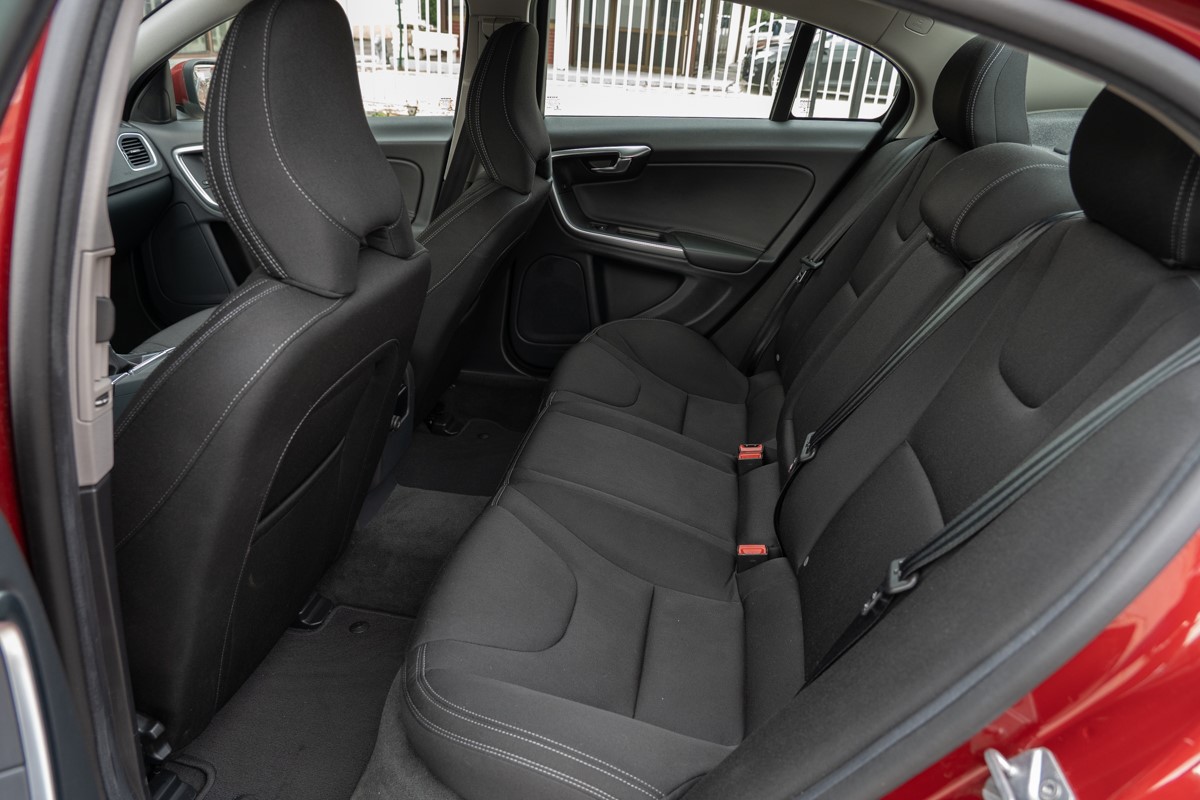 Volvo
 S60
 2.0D D2 Kinetic Business