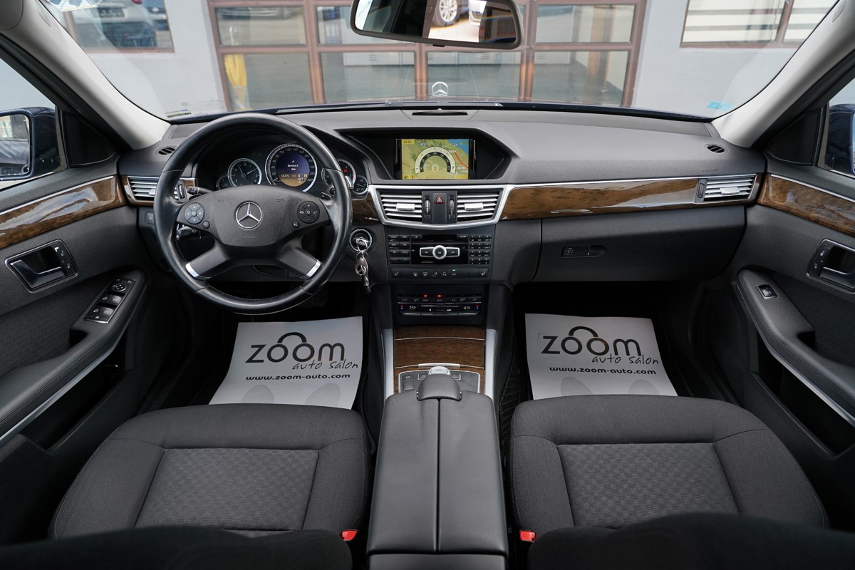 Mercedes-Benz E-Class
 220 CDI