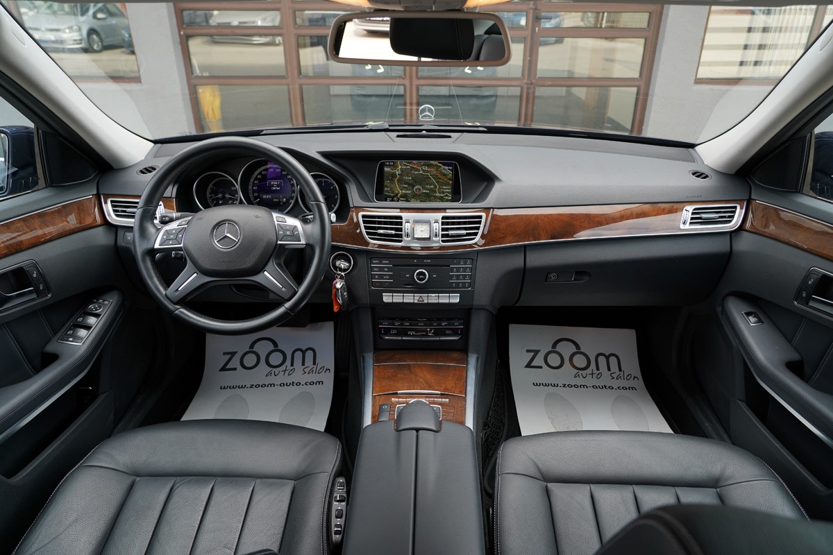 Mercedes-Benz E-Class
 220 CDI