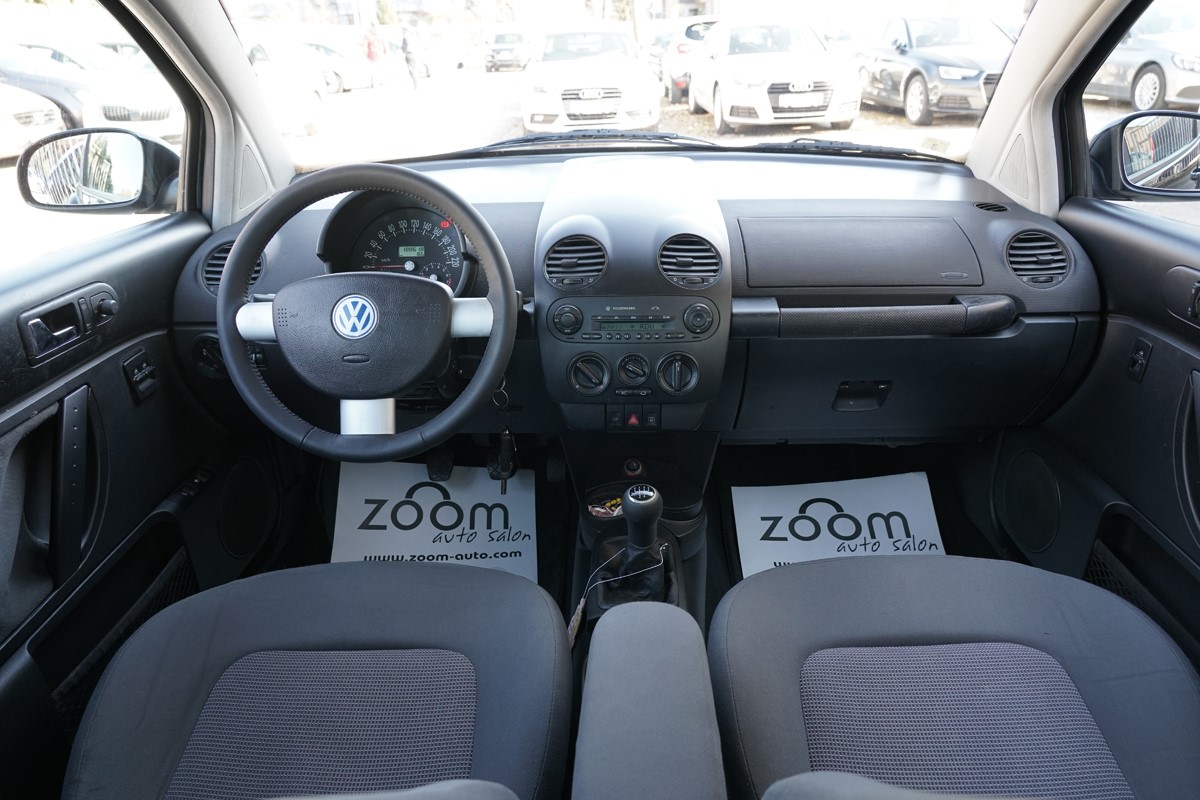 Volkswagen New Beetle
 1,6 BENZIN