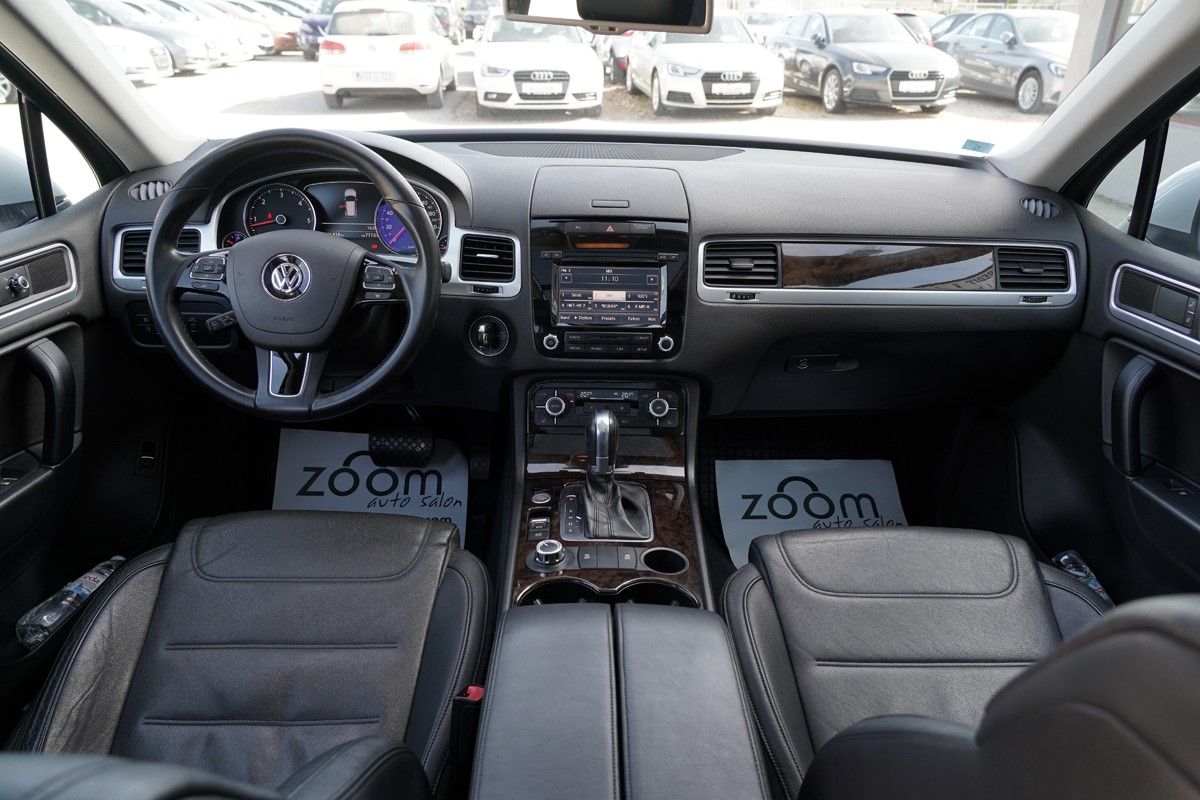 Volkswagen Touareg
 3.0 TDI 4 MOTION