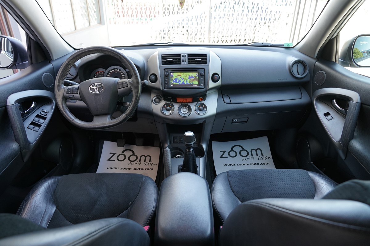 Toyota
 RAV4
 2,2 D