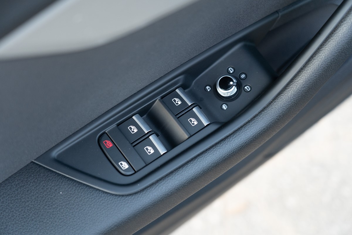 Audi A4
 30 TDI
