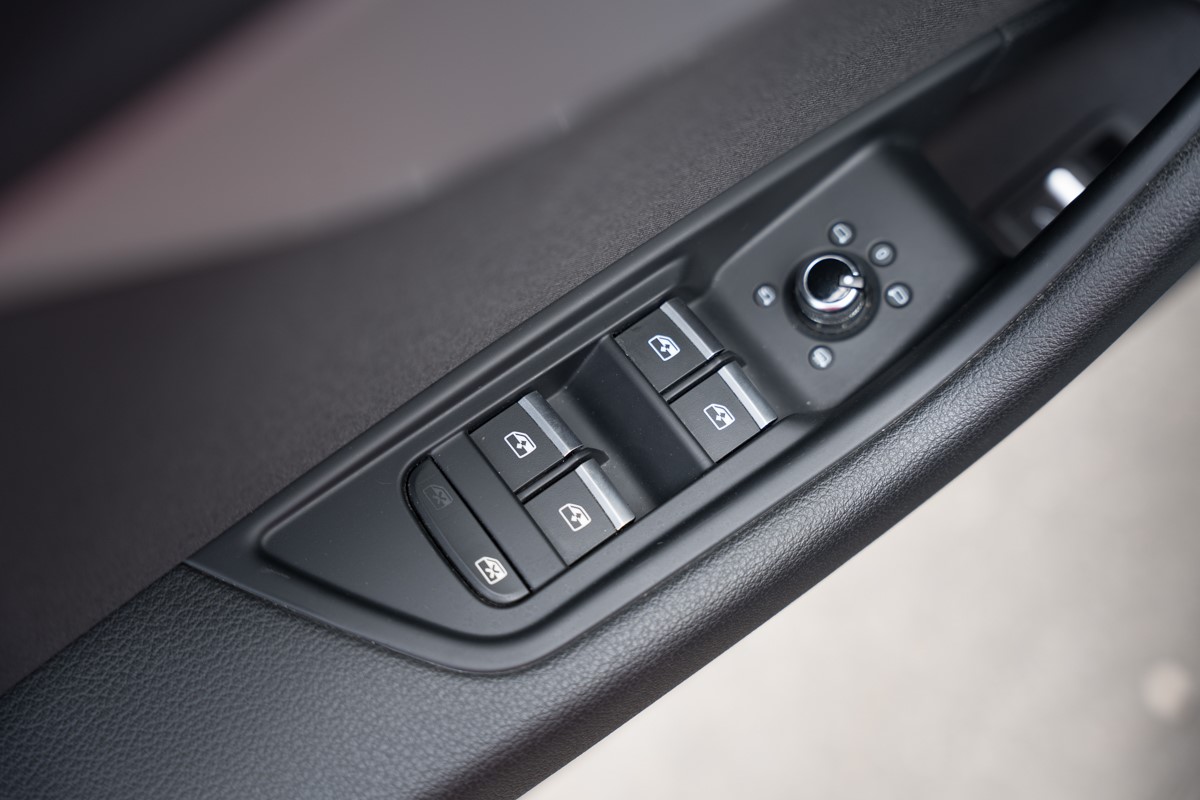 Audi A4
 2.0 TDI