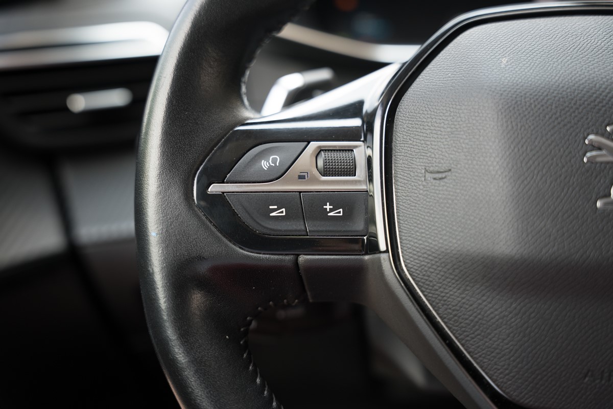 Peugeot 2008 1.5 BlueHDI ALLURE BUSINESS